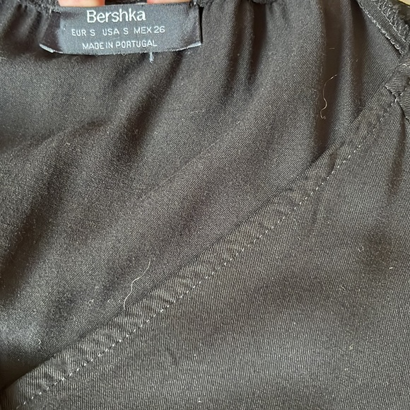 Bershka V Neck Cold Shoulder Wrap Top - Picture 4 of 8